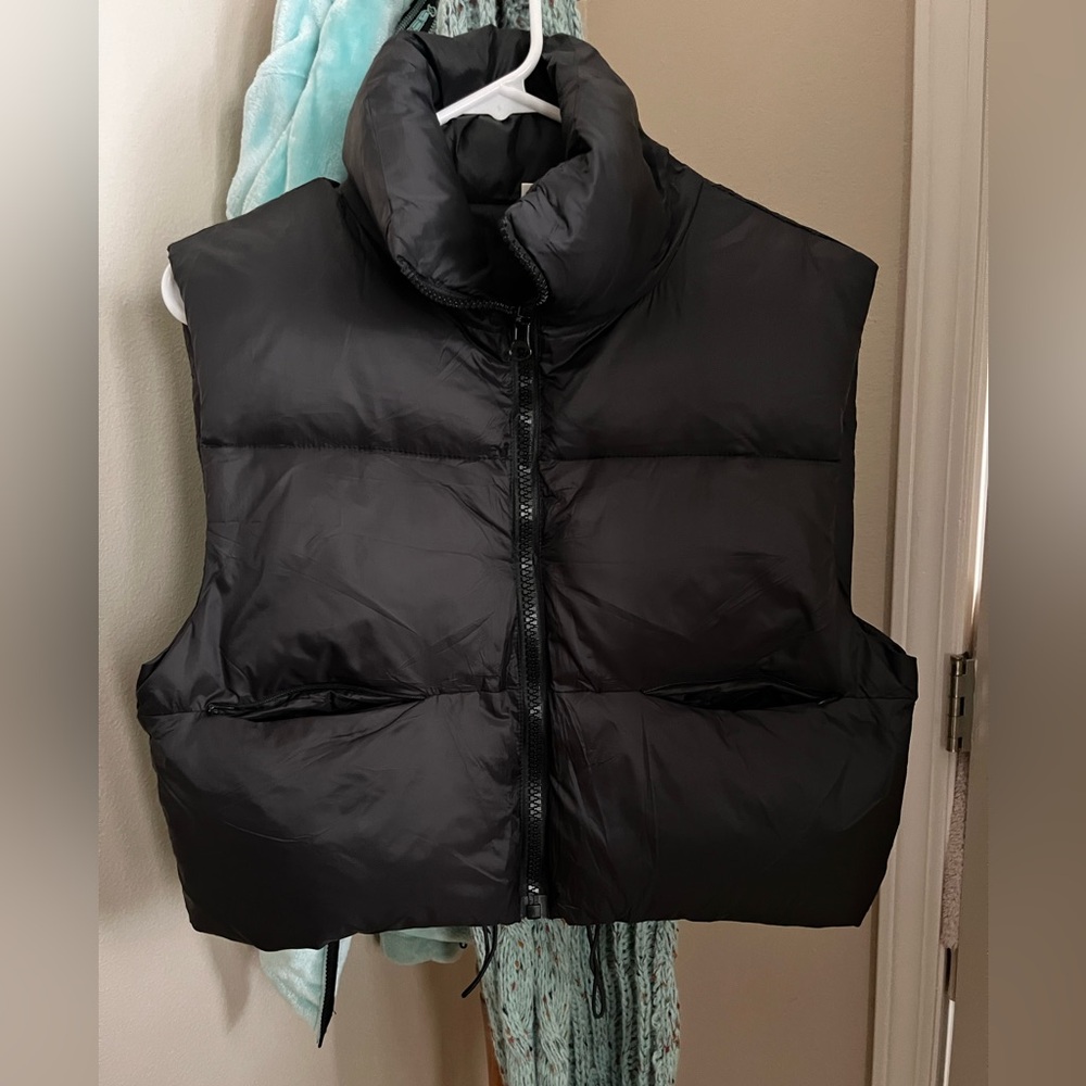 Cropped Black Puffer Vest